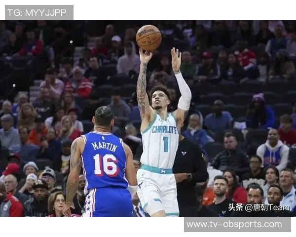 恩比德与鲍尔对决激烈76人半场微弱领先黄蜂三分球大战精彩纷呈