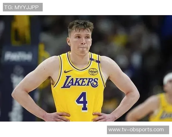 德里克怀特表现低迷12投仅3中三分球命中率不佳失误频繁